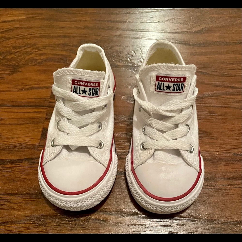 Little kids white Converse Sz 8